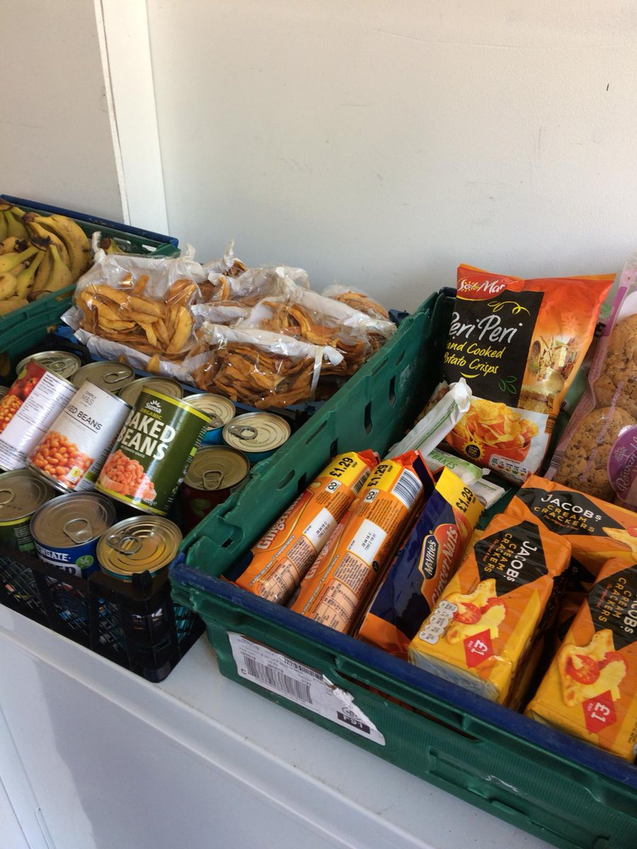 realjunkfoodBri's tweet photo. Our food waste hub is open now! We have loadsof crisps, apples, oranges, biscuits, flowers, lots if mushrooms and other bits and bobs. Always pay as you feel in our bucket 😀#brighton #feedbelliesnotbins https://t.co/5ZArlPOfjS