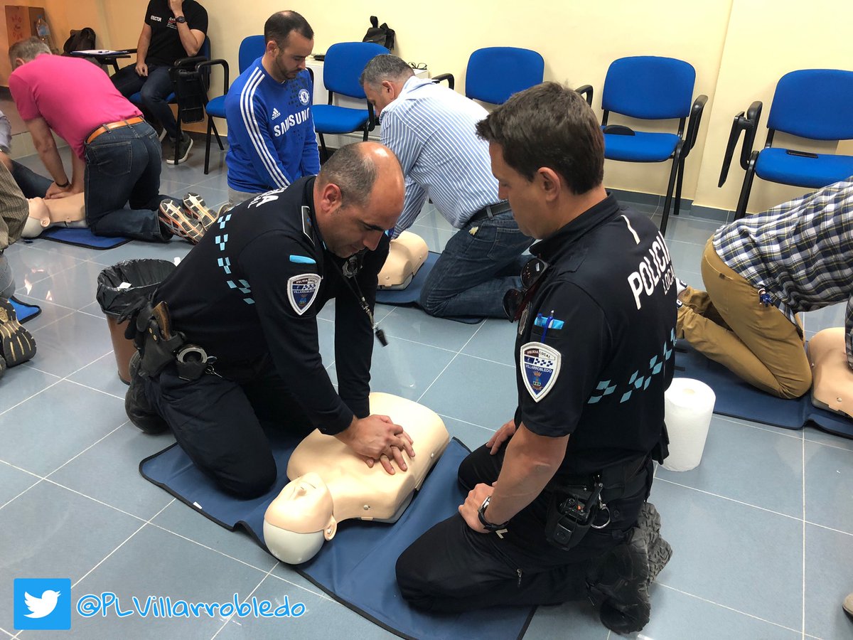 PLVillarrobledo's tweet photo. #InfoPLVdo #SiempreFormacion Efectivos @PLVillarrobledo reciben formación de @ATESCAMCLM en materia de Reanimación Cardio Respiratoria ante la adquisición de un DESA (Desfibrilador Semiautomático) exclusivo para este Cuerpo #TuSeguridadNuestroPrimerObjetivo https://t.co/TsXyYbScqj