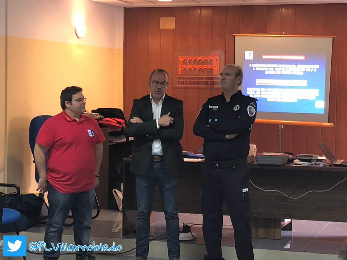 PLVillarrobledo's tweet photo. #InfoPLVdo #SiempreFormacion Efectivos @PLVillarrobledo reciben formación de @ATESCAMCLM en materia de Reanimación Cardio Respiratoria ante la adquisición de un DESA (Desfibrilador Semiautomático) exclusivo para este Cuerpo #TuSeguridadNuestroPrimerObjetivo https://t.co/TsXyYbScqj
