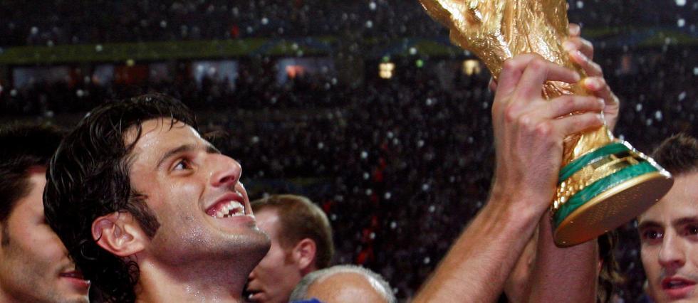 LePoint's tweet photo. Mondial 2006 : l'Italie se venge des Bleus https://t.co/6pJqb2U7nB @AlexandreBorde #CM2006 https://t.co/bXqCGH7L7Y