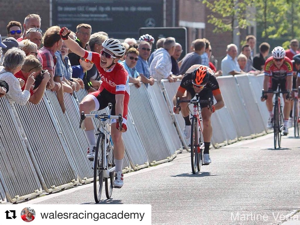 Yesterday saw the <a href="/WalesRacingAcad/">Wales Racing Academy</a> first win!! 🙌🙌 🏆🏴󠁧󠁢󠁷󠁬󠁳󠁿

Incredible job by all #walesracingacademy riders 💪

<a href="/WillrobertsWill/">Will Roberts</a> took a brilliant victory, aided by <a href="/james_tillett3/">James Tillett</a> who showed great class assisting in the win at #Zedelgem 👍🏻