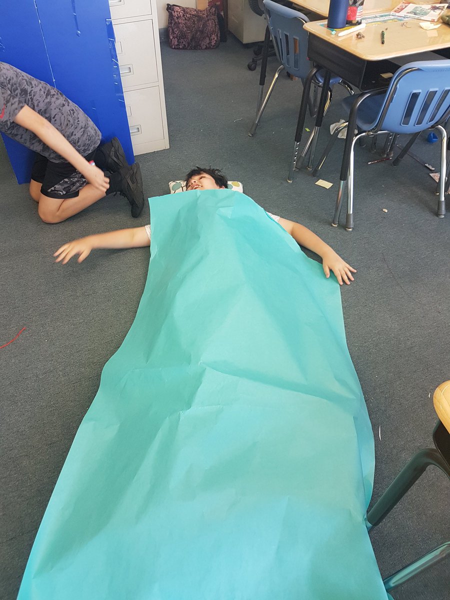 VintnerAngela's tweet photo. Ss are having a lot of fun writing and performing their reader's theater pieces. #AISGZ #4VCoolStuff201718 https://t.co/BVY7MOM6zL