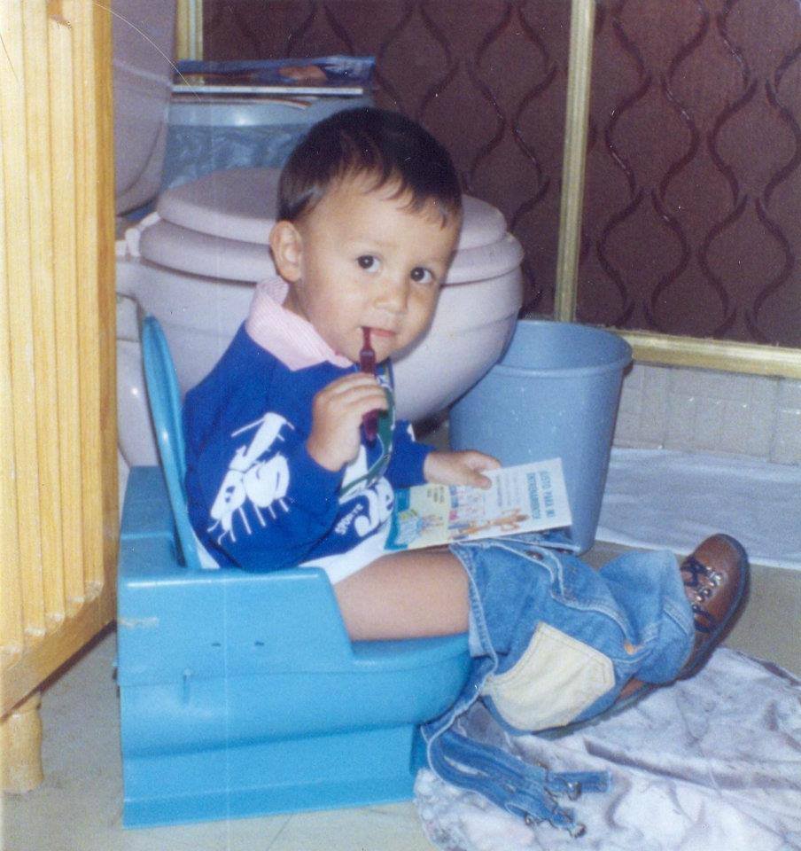 Osoch_Music's tweet photo. So i have a final exam tomorrow. I barely understand shit and still gotta write drums for a mambo track i'm working on for school.
Anyways: Here's me taking a shit like 17 years ago
#MyNipplesHurt #Tutorial #HowToPoop https://t.co/NY7rkmwWsm