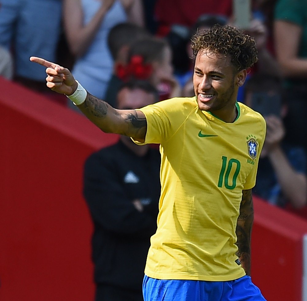 goal's tweet photo. Neymar is now joint third on Brazil's all-time top goalscorer list!  🇧🇷

7️⃣7️⃣ - Pele
6️⃣2️⃣ - Ronaldo
5️⃣5️⃣ - Romario, Neymar https://t.co/J8VsIZnkmi