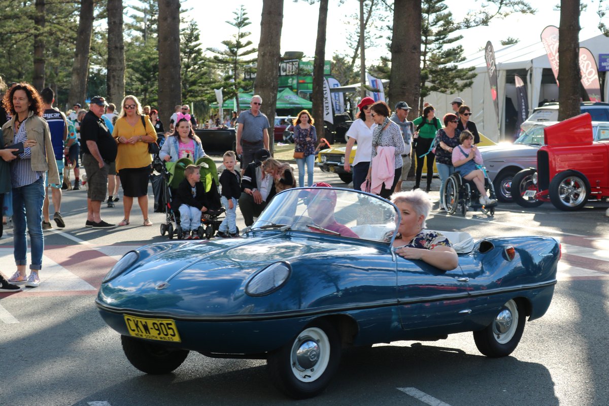 JoanneJorja's tweet photo. Yesterdays sunset coming home @EarthandClouds #festival #VintageCars @ViaAStockADay @SnapYourWorld #vintage #Retro #RockAndRoll #Goldcoast #winter #Beach #sunset #interiors #LetsDance2018 https://t.co/xPtN2QxFnl