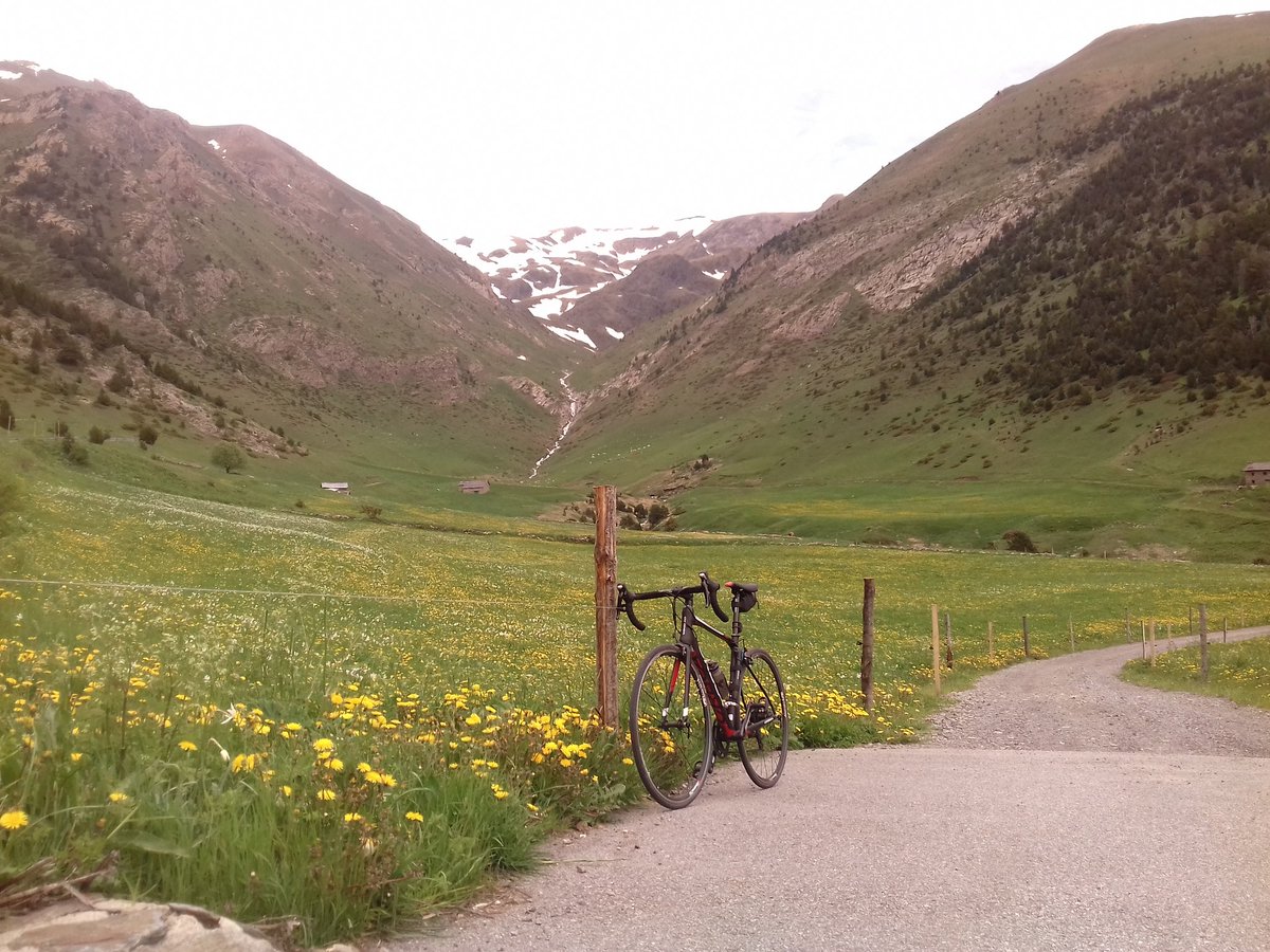 EnricRevuelta's tweet photo. Pedalant pel Coll d'Ordino #AndorraTerritoriCiclista https://t.co/bUbmdEydxZ
