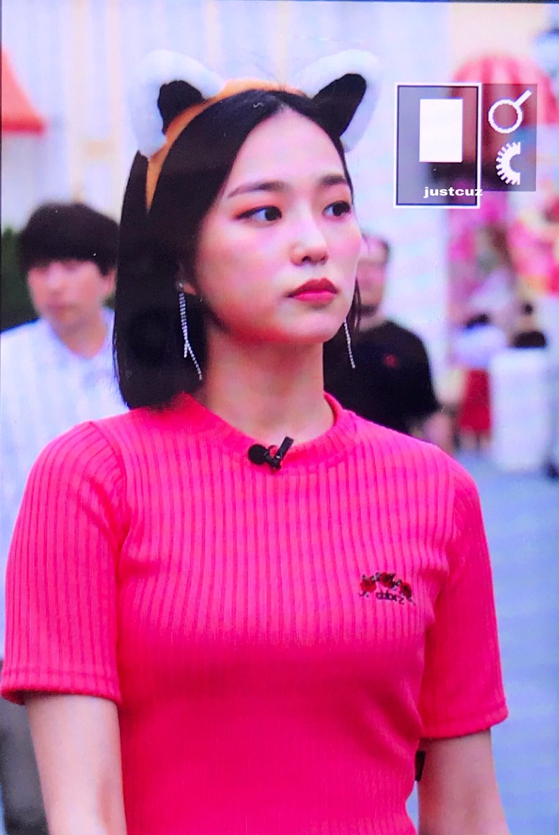 justcuz810's tweet photo. 180611 프리뷰 

#씨엘씨 #장예은 #예은 
#CLC #YEEUN 

머리띠 짱기엽지🦊🦊 https://t.co/h2Uw9odTy6