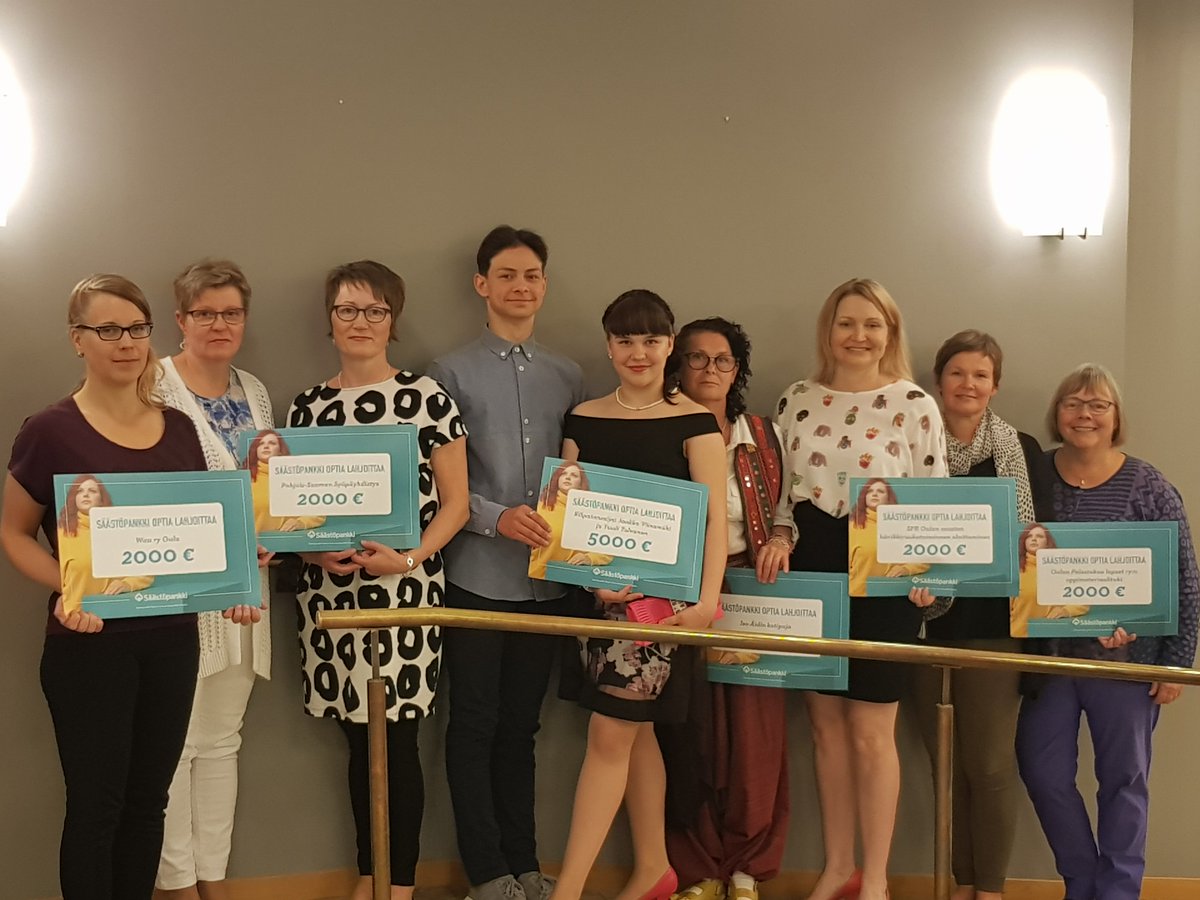 WAU_ryhma's tweet photo. Kiitos lahjoituksesta @SpOptia #oulu! Tällä summalla lisäämme lasten maksutonta liikettä taas rutkasti! #hyviätekoja #säästöpankki #waury #waury10 #liikuntakerho #yhteistyö #optia Kuvassa vasemmalla WAUn Oulun ja Raahen alueen koordinaattori Heli. https://t.co/zLWUXTzaWb