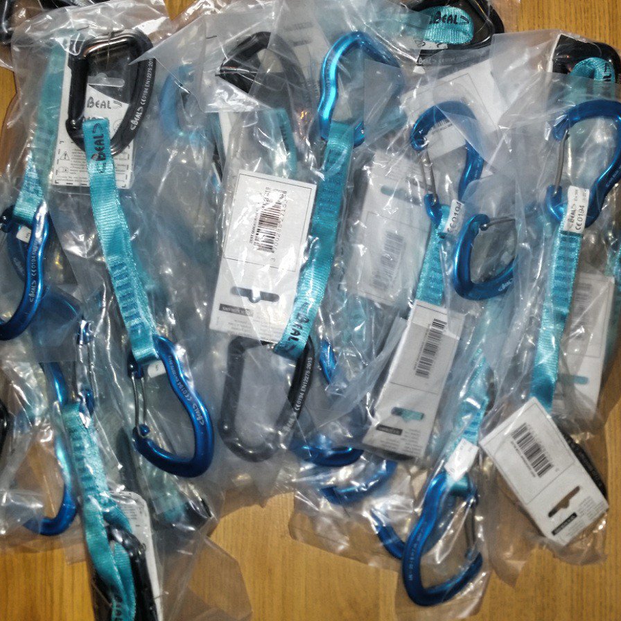 Las más vendidas... 
.
Calidad Beal
Precio "cerramos por vacaciones"
.
bit.ly/2JKxAJ6
.
#afuerzadeplafon #climbingshop #climbing_shop #tiendademontaña 
#tienda_de_montaña #tiendadeescalada #tienda_de_escalada