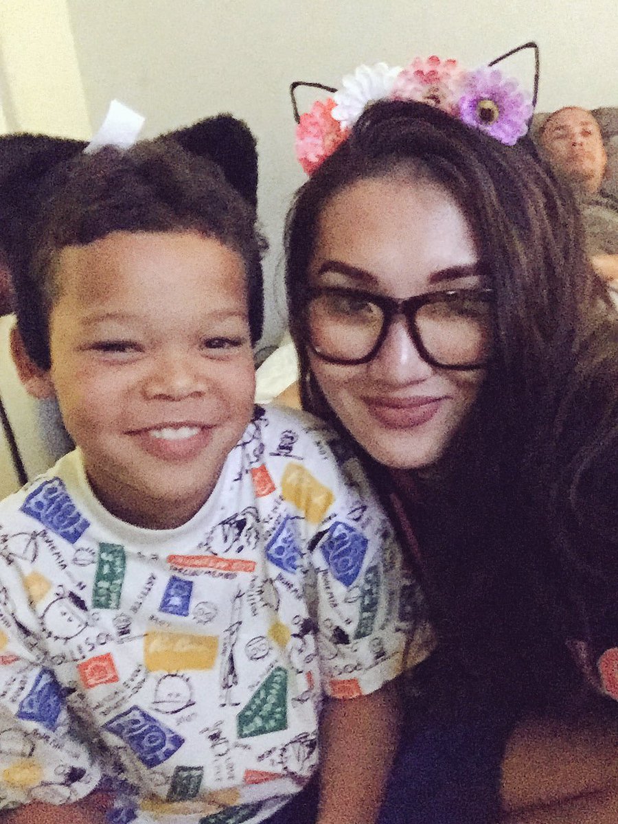 L1ndyMarieC's tweet photo. LC &amp; @amari 🐯😽💚 https://t.co/a9VzVDLFQ9