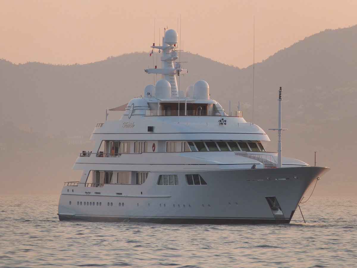 feadship #yacht Flag. Hilfiger 