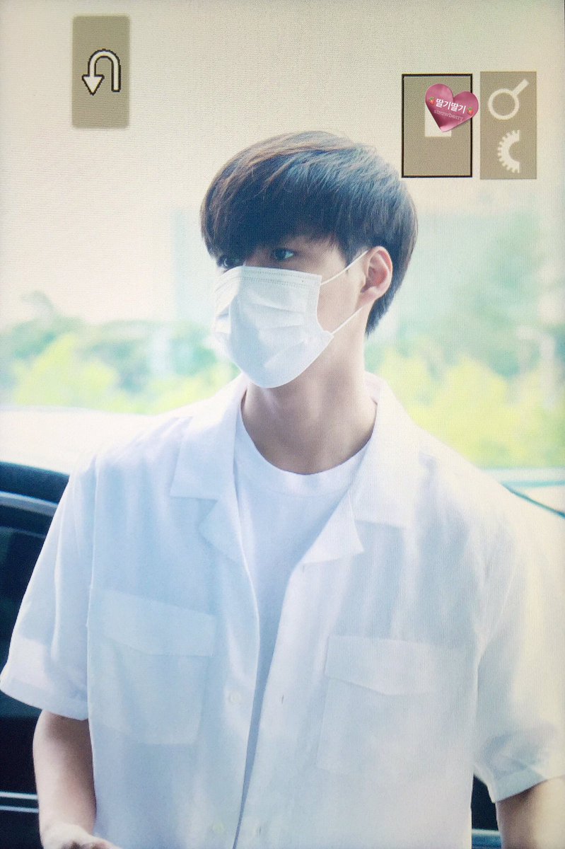 x2_strawberry's tweet photo. 💕

#로미오 #ROMEO #현경 #HYUNKYUNG 
#현종 #김현종 
@teamct_romeo 

180611 김포출국 https://t.co/HwMnzNZhSe
