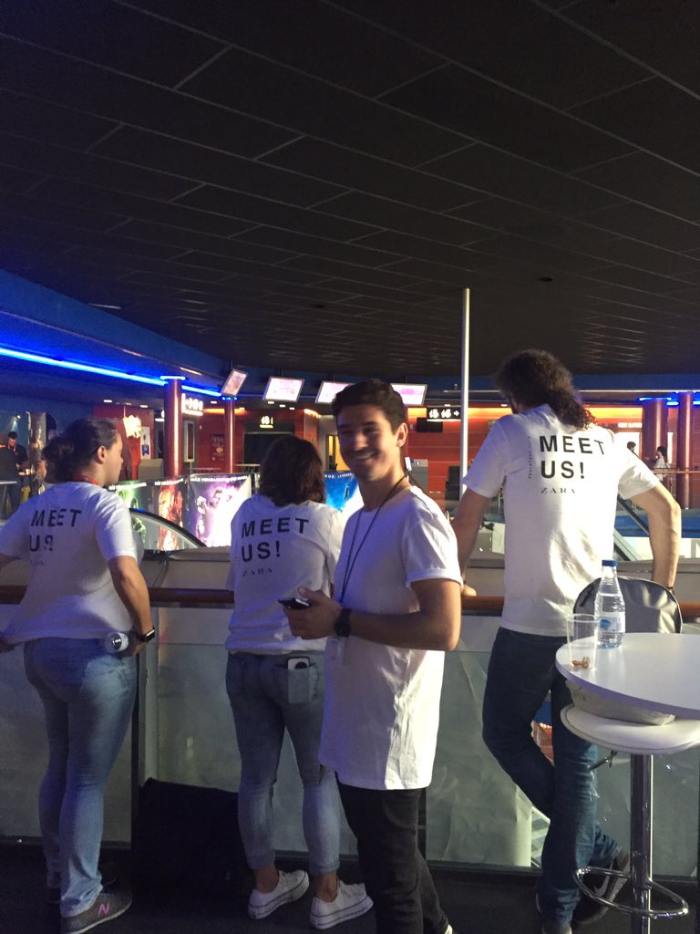 Cris_A_L's tweet image. #jbcn18 lets Go! #zaratech meet us👈👈@ZARA