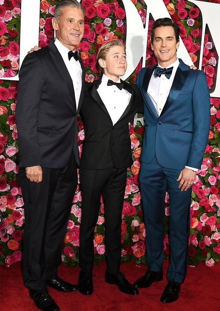 These pictures melt my heart 💖 They're adorable. What a proud moment for Matt & Simon to have eldest son Kit with them on the red carpet. And he looks so cool and calm too 😊 #MattBomer #SimonHalls #TonyAwards #TonyAwards2018