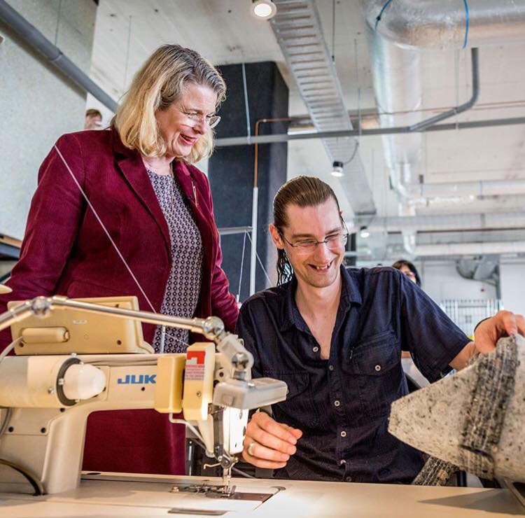 Met een warm hart zijn wij nog steeds aan het nagenieten van onze fijne opening. 31 mei was de officiële opening van i-did in Den Haag door burgemeester <a href="/PaulineKrikke/">Pauline Krikke</a> . <a href="/TheNewFarmNL/">The New Farm</a> #opening #dogood #circulareconomy #socialeconomy #impact