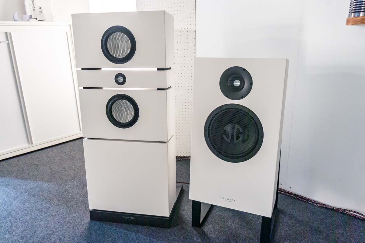 FIDELITYMAGAZIN's tweet photo. #HighEnd2018: #Lyravox, #Hamburg
Lyravox travelled to #Munich with his new beauties #Karlina and #Karlos and convinced all along the line.
#highend #highendhifi #loudspeaker #active #audiophile #stereo #audio #bestsound #HiFi #highfidelity #music #dsp
https://t.co/fGJESOtilZ https://t.co/yRfyhW8JJL