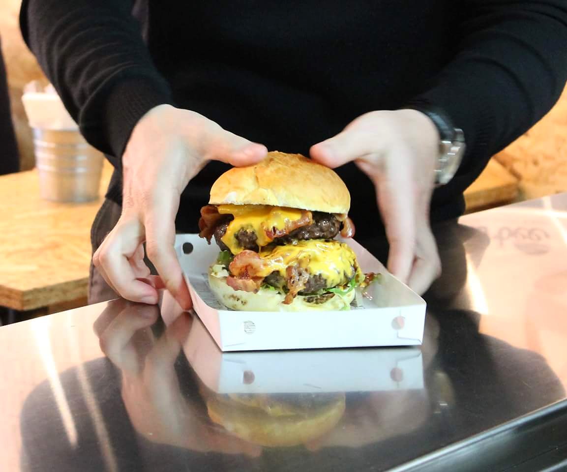 BurbeeBurger's tweet photo. #Lunedì
Grandi novità in arrivo!
Tenetevi liberi: presto organizzeremo una serata unica, all'insegna della musica e dei nostri hamburger.
Vi aggiorneremo 😊
#Burbee #Milano #Food #Cena https://t.co/R76HFBzgyJ