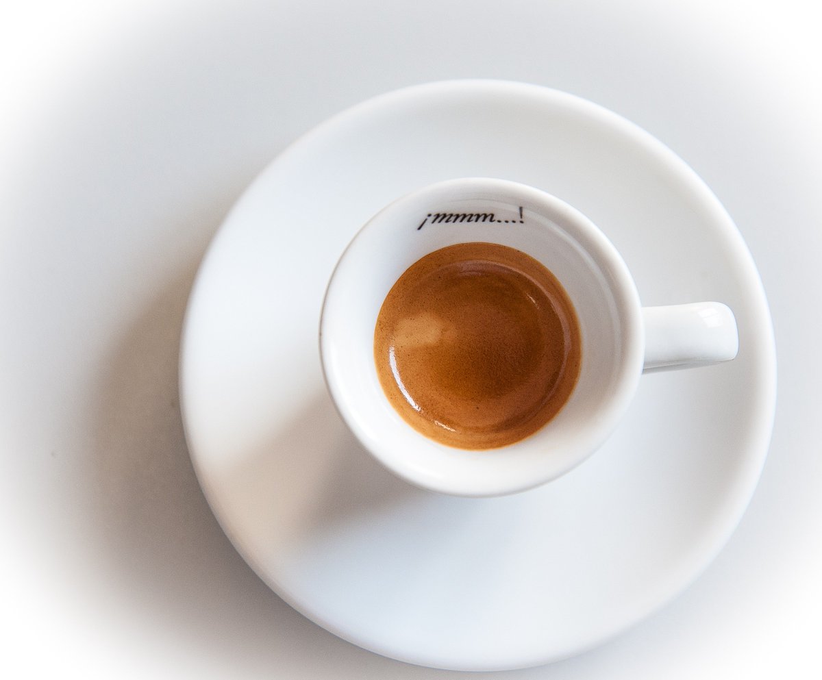 Tienes ya tu café preferido? Estamos deseando que nos lo cuentes. El nuestro es un perfecto expresso con todo el aroma del café concentrado en cada gota.
#micafe