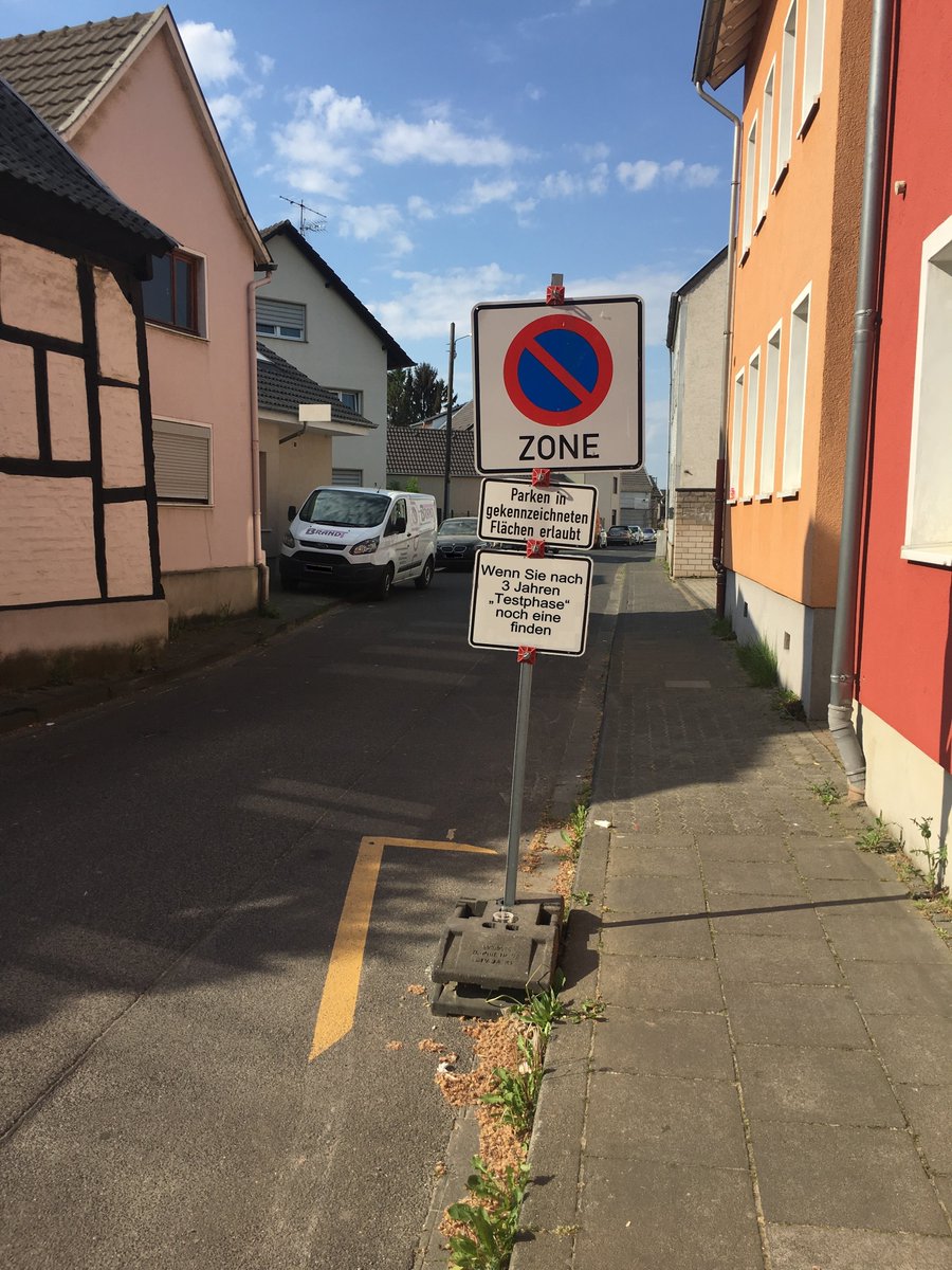 dhartmannbn's tweet photo. Sollte man das Schild der Stadt #Bornheim nicht mal ergänzen lieber #gabonn ?? Irgendwie ist das in Vergessenheit geraten. https://t.co/rbbhiEkvok
