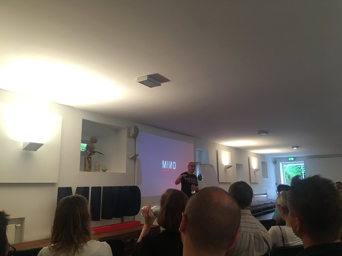 Mind_Events's tweet image. Upstalsboomer Sebastian Schmidt eröffnete den zweiten Tag der #MIND2018 mit seiner Keynote zu sinnorientierter evolutionärer Organisation.