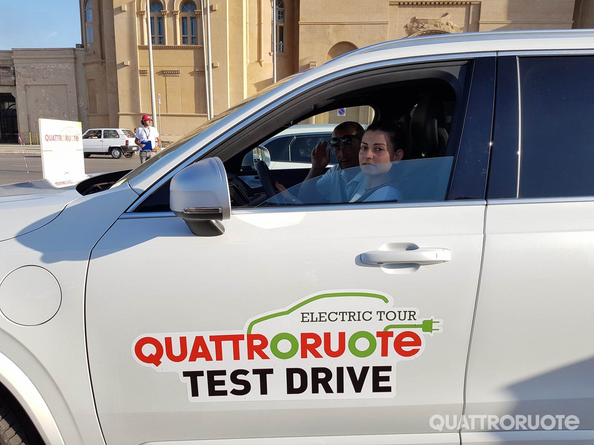 quattroruote's tweet photo. #ElectricTour, è partito da Bari il roadshow per le auto a basso (o zero) impatto ambientale organizzato da #Quattoruote https://t.co/ji8y3n83OQ https://t.co/zAr1f5I15V