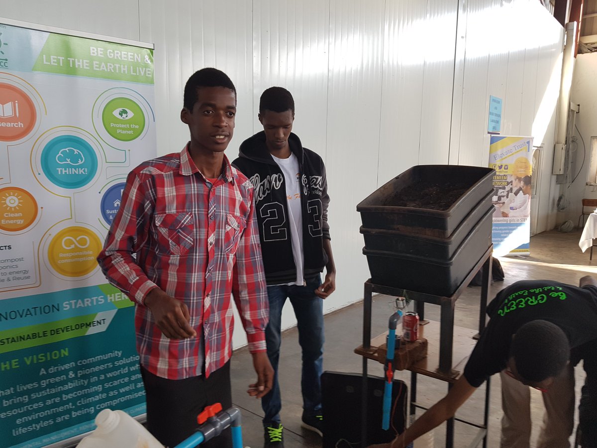 labhackathon's tweet photo. The final day of #LabHackZim had great presentations on Git Hub, RRI and 3D scanning, a panel on starting a business and another chance to see the lab equipment designed and build by our excellent student teams! @CompSciOxford @InSIS @jasonnurse @Ox_CyberSec @LouBezuidenhout https://t.co/3VPHPQuIOZ