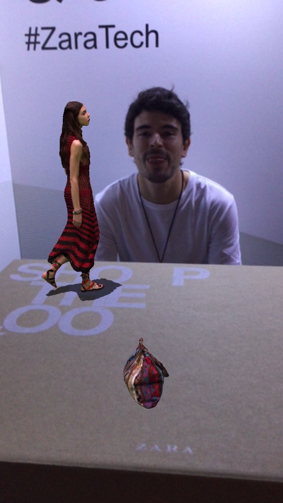 Cris_A_L's tweet image. Meet our AR models 😁 3•floor #jbcn18 #zaratech @ZARA