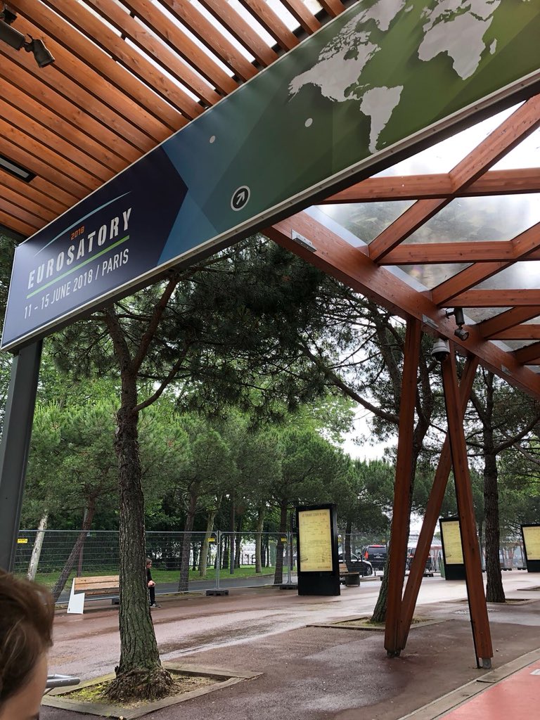 EasyExhibit's tweet photo. #Eurosatory starts also today, #EasyExhibit is on site #team #happyclients #exhibitionservices #tradeshows #eurosatory2018 #defense https://t.co/QTCRHxlWSB
