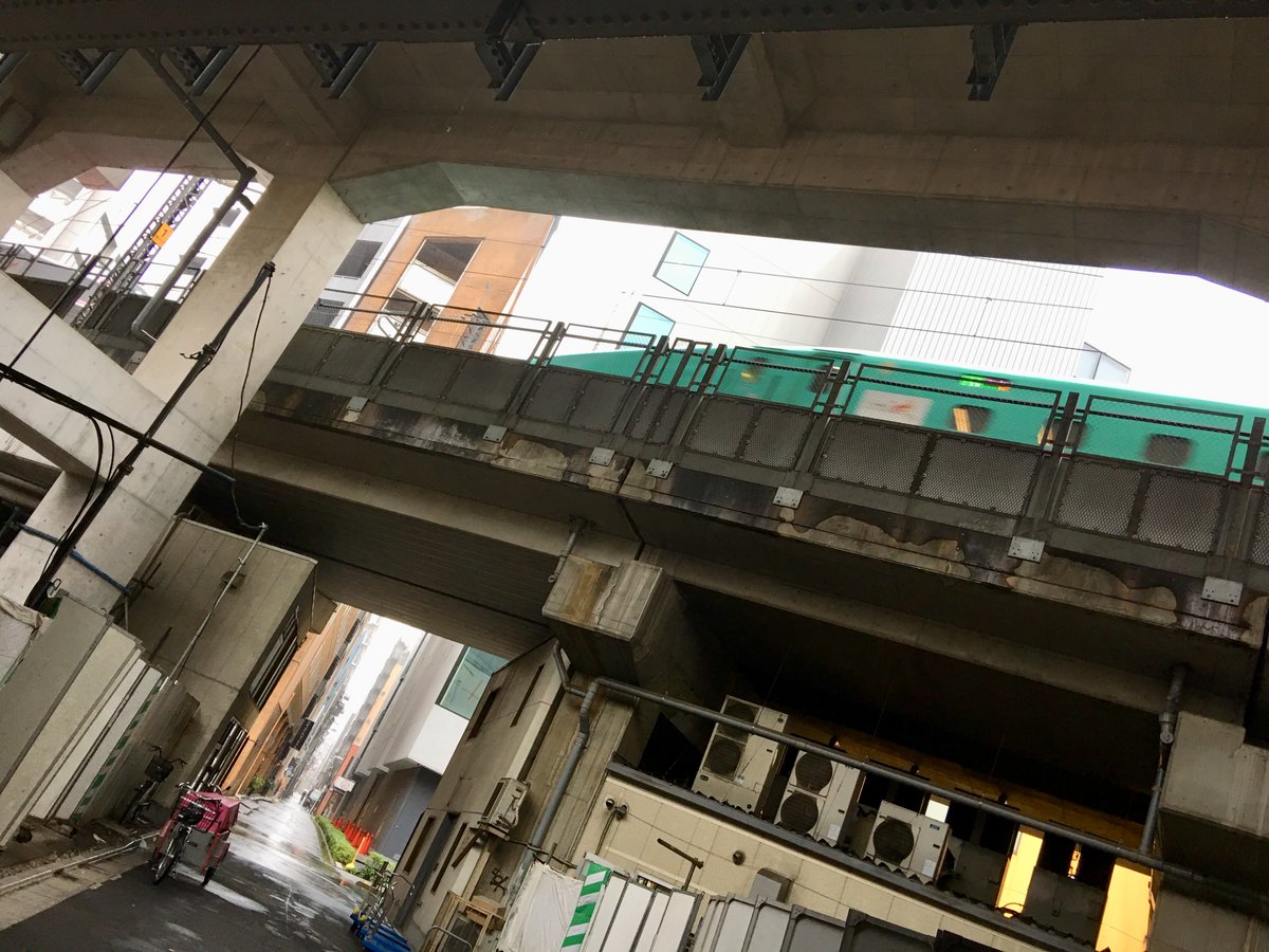 JINshimotsukasa's tweet photo. 高校生の時にしきりに聴いてたの想い出す♫雨のせいかな☔️晴れて欲しいとこだぜぃ🌈なんかしなきゃなーでもなんもできん感じになる。無理しないでポカーンする事とする。笑。なんか少しでもやるギア⚙いれてハートはあっぱれにしたい☀️ #アップビート #TEARSOFRAINBOW 🌈 https://t.co/L5RR88Vvvi https://t.co/DllZHL4SWQ