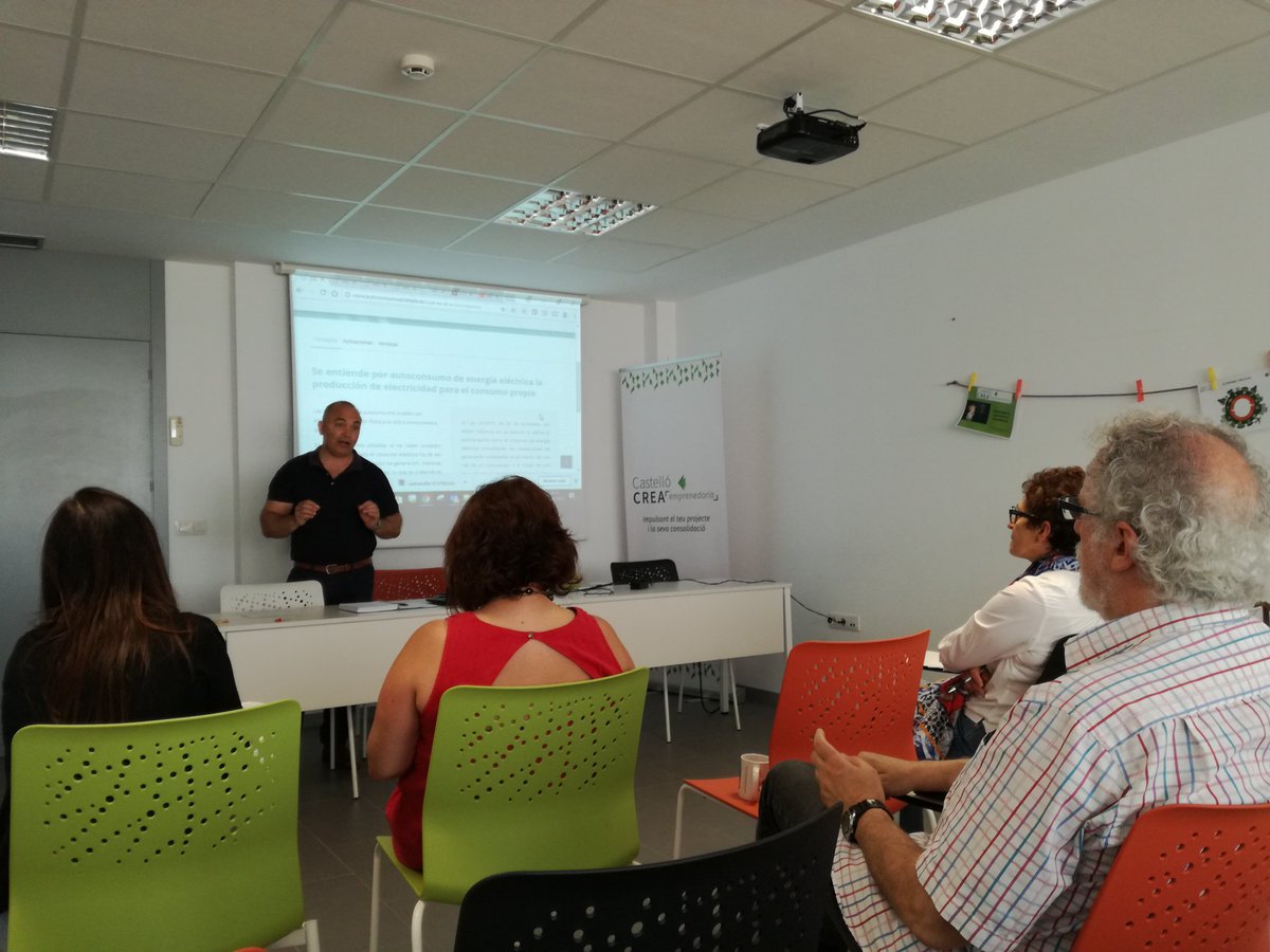 eseliamgmt's tweet photo. Arrancando el #CaféCREA con los compañeros de @t_implica https://t.co/CY9o97xXJl