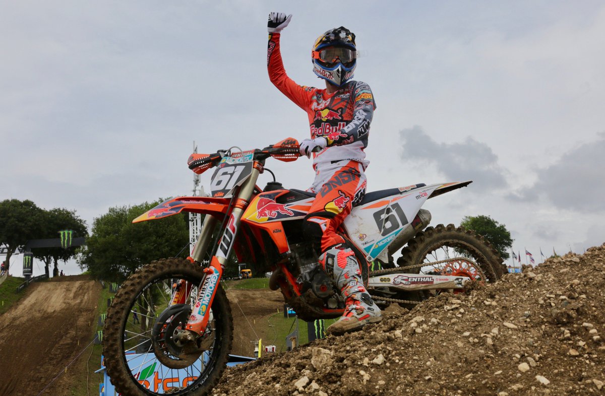 deportegob's tweet photo. ¡Jorge Prado domina en Francia! El piloto gallego vence en la prueba del Mundial de #MX2 celebrada en Saint Jean D'Angely y recorta a 16 puntos la distancia con el líder Pauls Jonass. https://t.co/moc1BLc5ZT