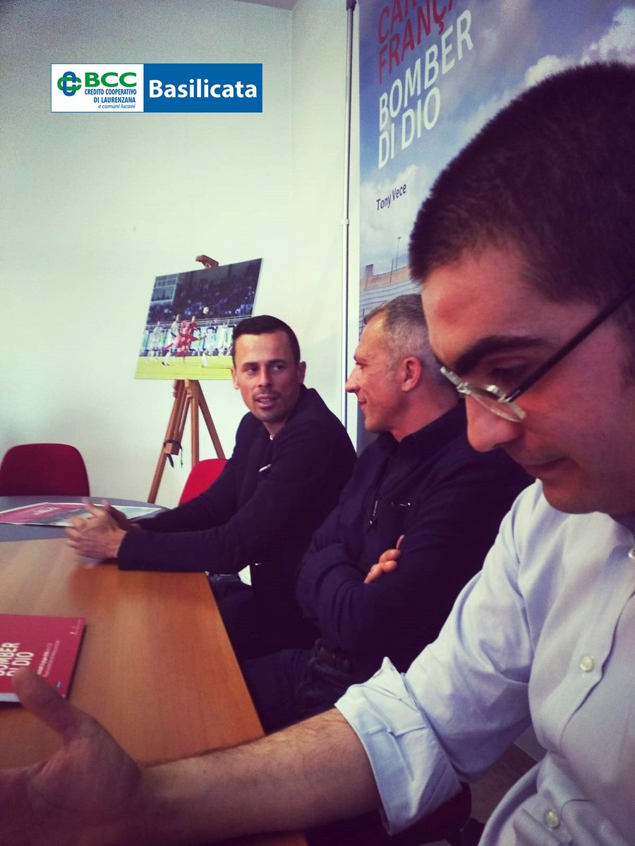 BccBasilicata's tweet photo. Un libro fotografico che "Non è l'esaltazione di una vittoria sportiva ma dei valori che Carlo França rappresenta: correttezza, solidarietà, famiglia" - dichiara @TonyVece, gli stessi che Bcc Basilicata condivide e promuove. #cisiamo https://t.co/674w5Ul3b5