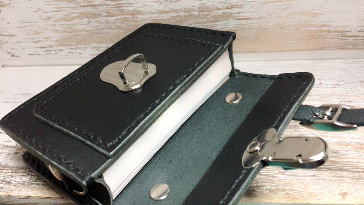 sora_leather's tweet image. 【プレゼント企画】
応援して下さる方、いつも作品を見て下さる方へ感謝の気持ちとして、学生鞄型名刺ケースを抽選で1名様にプレゼント致します・・！

応募方法等は画像をご覧下さいませ。

応募期間は6/18(月)の21:00までです(*´ω｀*)
待ちきれない方はオーダーしても良いのですよ‥(ﾆﾔﾘ