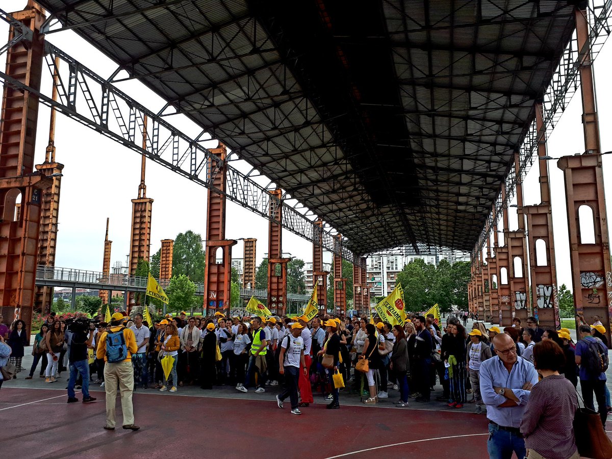 robivozza's tweet photo. Flash mob dei lavoratori  #Italiaonline per dire no ai licenziamenti e chiedere #responsabilitasociale ADESSO al Parco Dora di Torino @luigidimaio @SergioChiampa @CarloCalenda @repubblica @LaStampa @Corriere @ilmanifesto @RaiNews https://t.co/RGD8ffj7dC