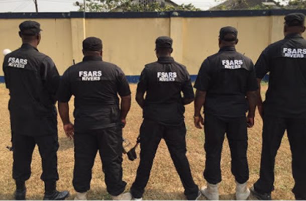 NTANewsNow's tweet image. I-G Bans SARS from Conducting Stop and Search Operations

#SARS
nta.ng/news/security-…