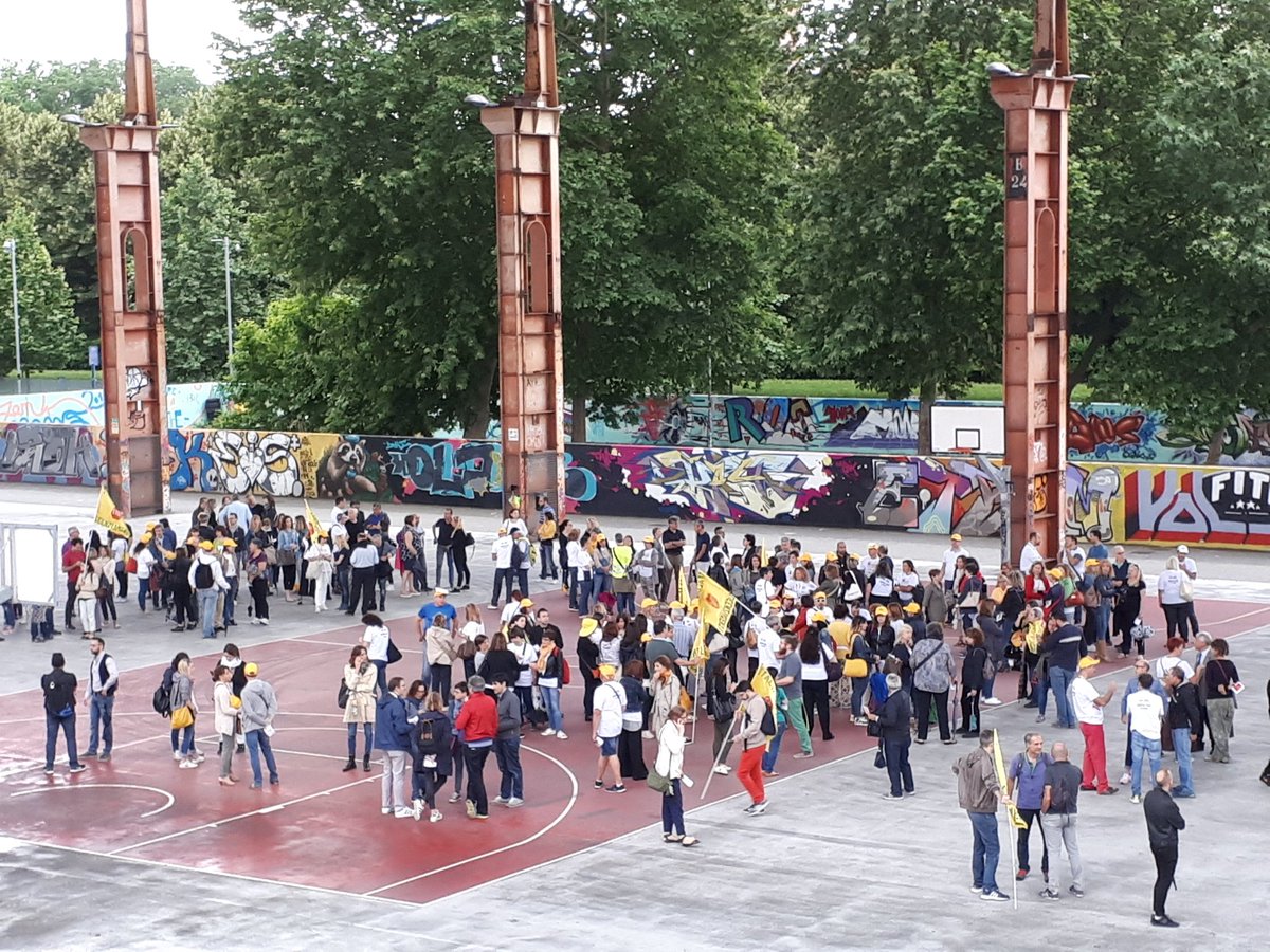 robivozza's tweet photo. Flash mob dei lavoratori  #Italiaonline per dire no ai licenziamenti e chiedere #responsabilitasociale ADESSO al Parco Dora di Torino @luigidimaio @SergioChiampa @c_appendino @CarloCalenda @repubblica @LaStampa @Corriere @ilmanifesto @RaiNews https://t.co/CFZNjZHqCR
