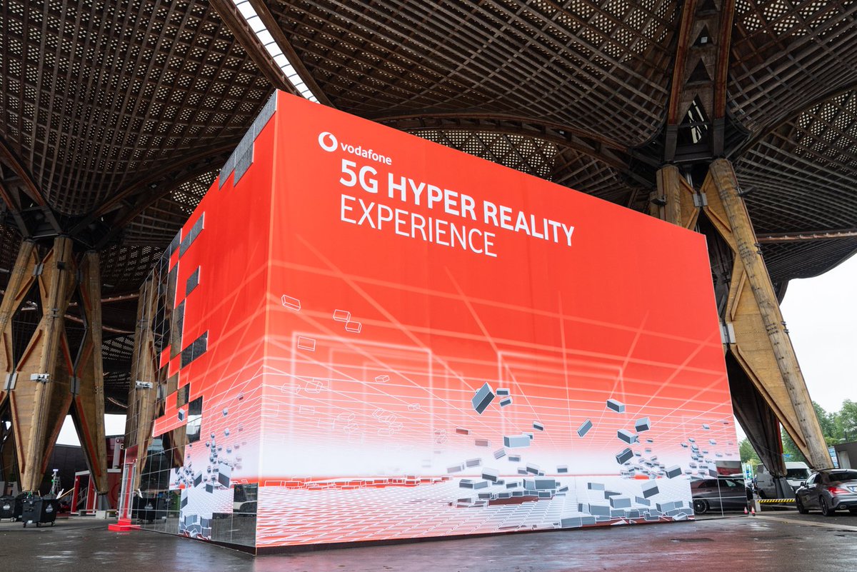 Vodafone_B2B's tweet photo. Der Vodafone #GIGASquare ist bereit für eine großartige Messewoche. Wir freuen uns auf alle @cebit Besucher. #CEBIT18 https://t.co/vyhRt3b5sQ