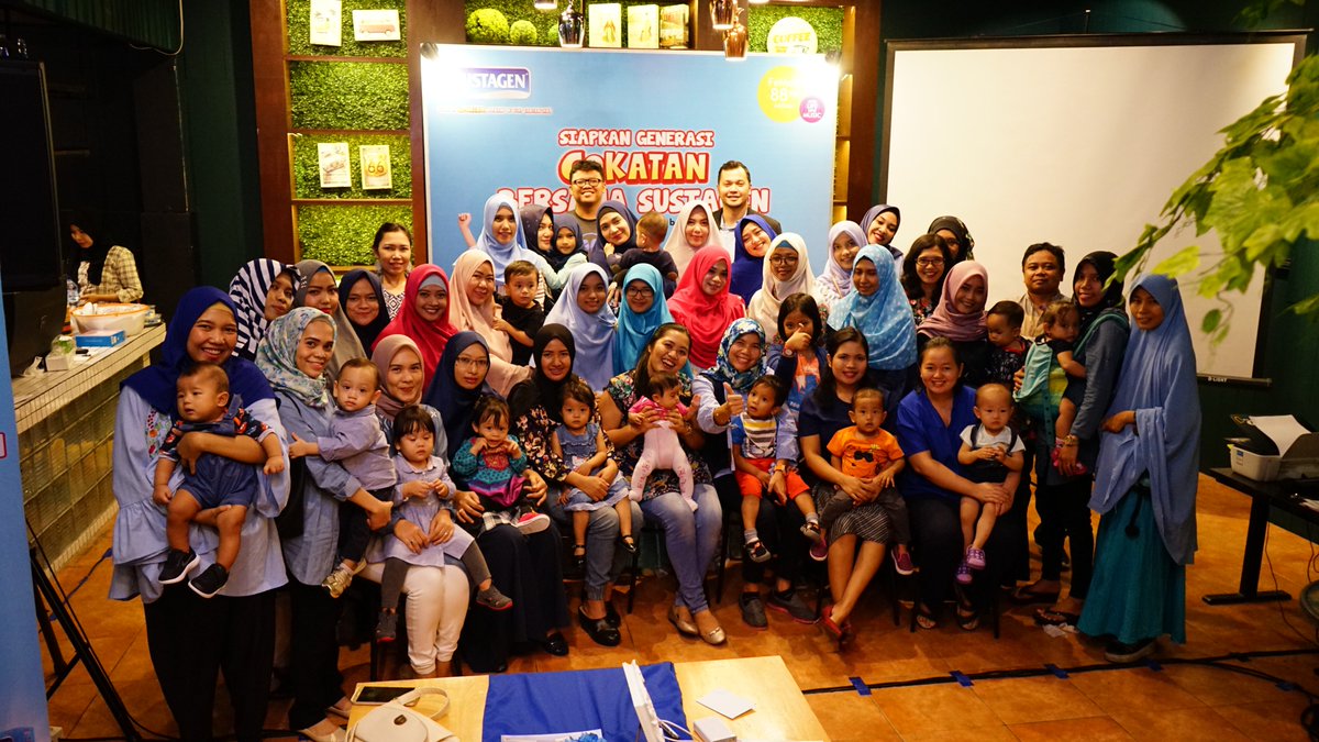 SustagenClub's tweet photo. Talk show ini di hadiri oleh komunitas blogger kota Medan bersama dr. Lazuardi Putra membahas tentang pentingnya peran orang tua &amp; nutrisi utk tumbuh kembang si Kecil.

Dan yang pasti juga ada berbagai macam keseruan lain &amp; hadiah yg menarik untuk Bunda &amp; Si Kecil di acara ini. https://t.co/S8eFkl6Vzy