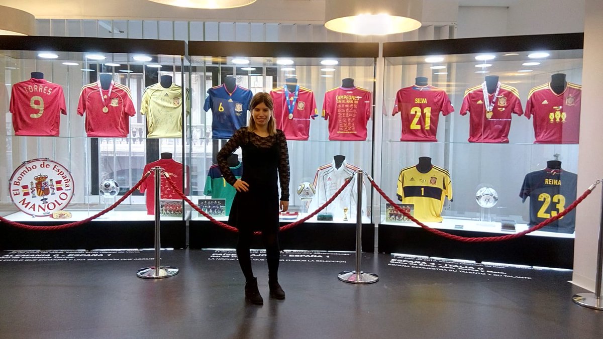 Alba Twitter: "#Expo Espacio Selección. La emblemática tienda Flagship Store acoge la mayor exposición sobre la Selección Española de fútbol. Piezas del Museo de la Selección, artículos inéditos