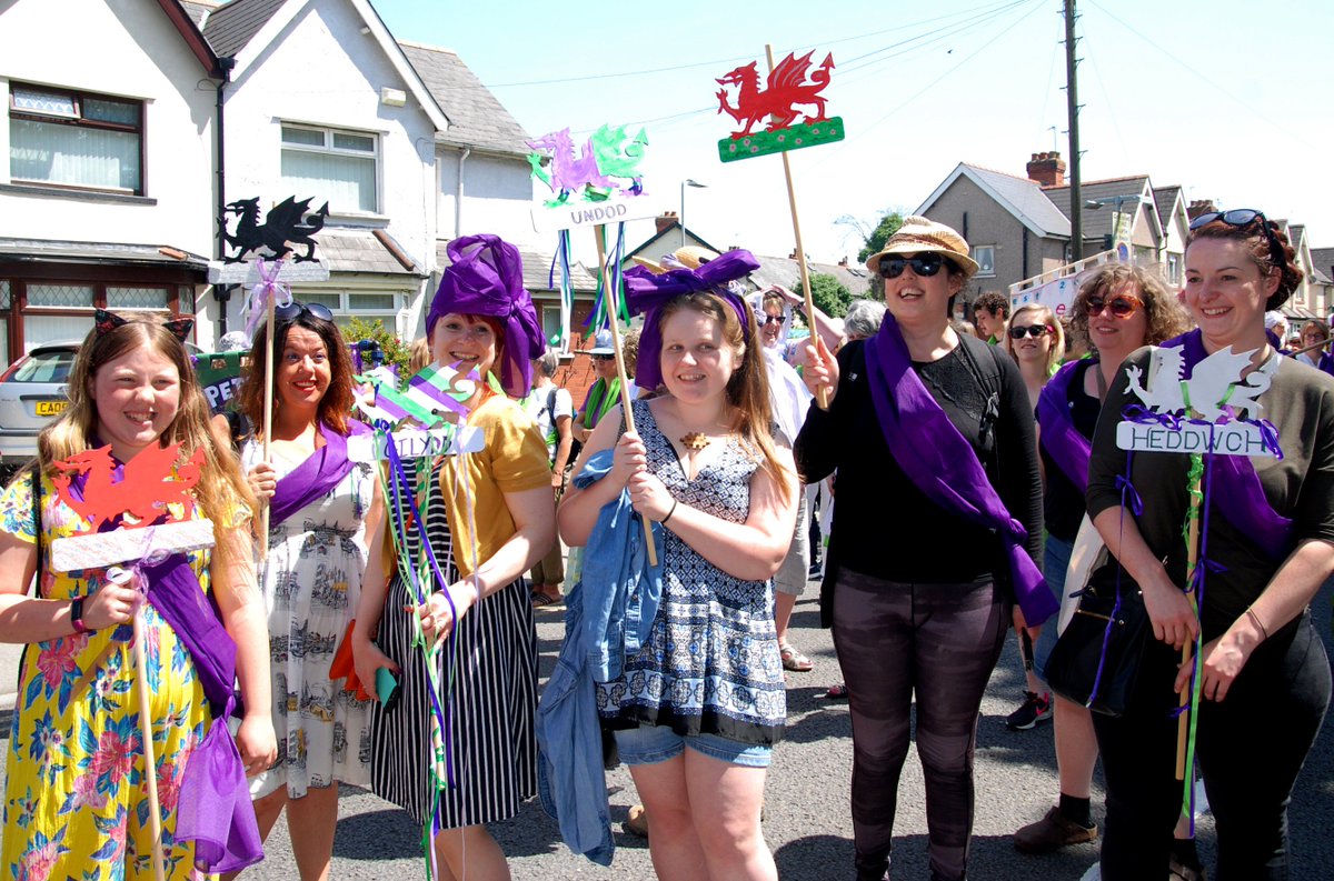 MOSTYN_Wales_'s tweet photo. We had such a great day in Cardiff yesterday, amazing women, wonderful banners. Cawsom ddiwrnod gwych yng Nghaerdydd ddoe, merched anhygoel, baneri rhyfeddol. @CallLlandudno @Ruthin_Crafts @ClwydTweets @processions2018 #PROCESSIONSCARDIFF @artichoketrust
Dal ati / Keep Going! https://t.co/iTJP7OvFiF