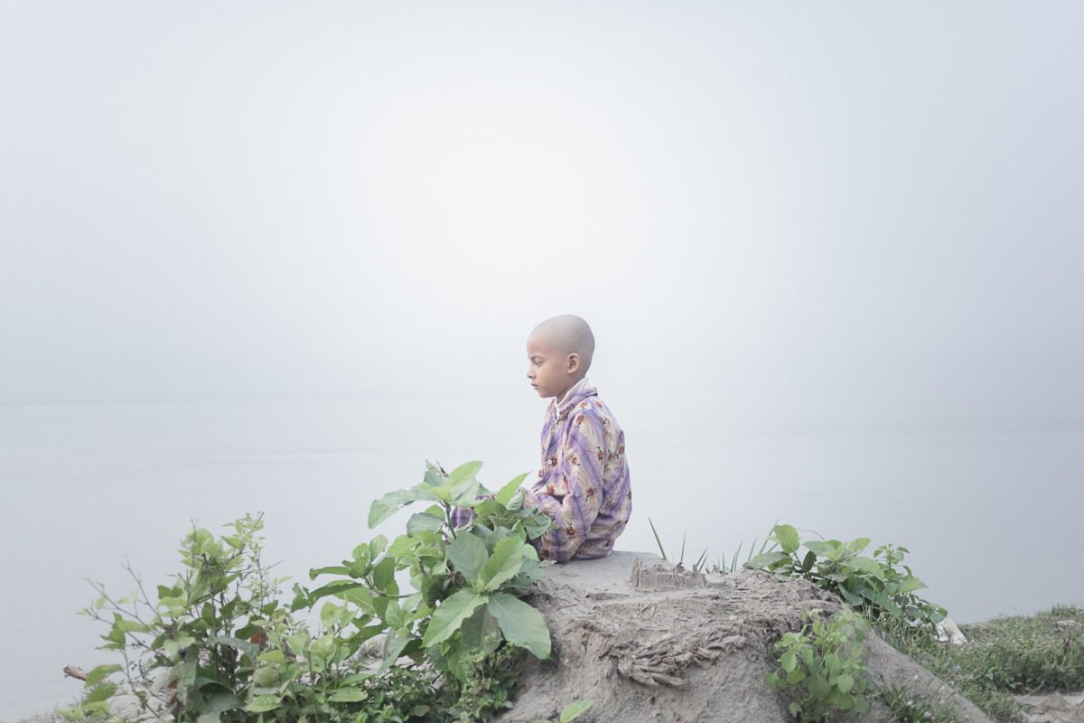 Fisheyelemag's tweet photo. [#IMAGES] Dans "Of river and lost lands", #SarkerProtick documente les sautes d’humeur de la rivière #Padma, un cours d’eau qui se situe au #Bangladesh. Il y dresse le portrait d’une nature puissante, capable d’aider l’Homme, comme de l’handicaper.

🔎 �� https://t.co/8awQRvDn95 https://t.co/FlkqYYshpY