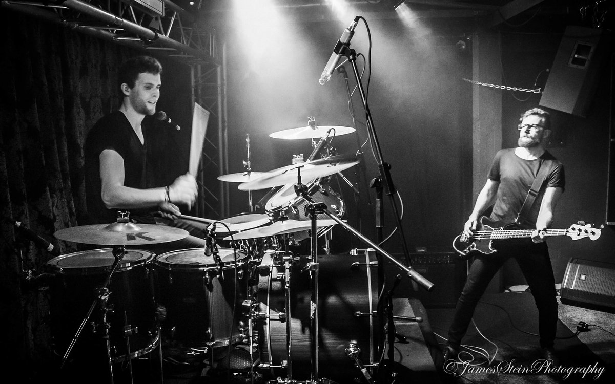 A blog we reached out to shared our track and wrote “Caelo’s style is what music needs right now”. Words cannot describe how happy we were to read that! Thanks so much @KeepWalkinMusic 🔥 >> bit.ly/2Mfeaus

#NewMusicMonday