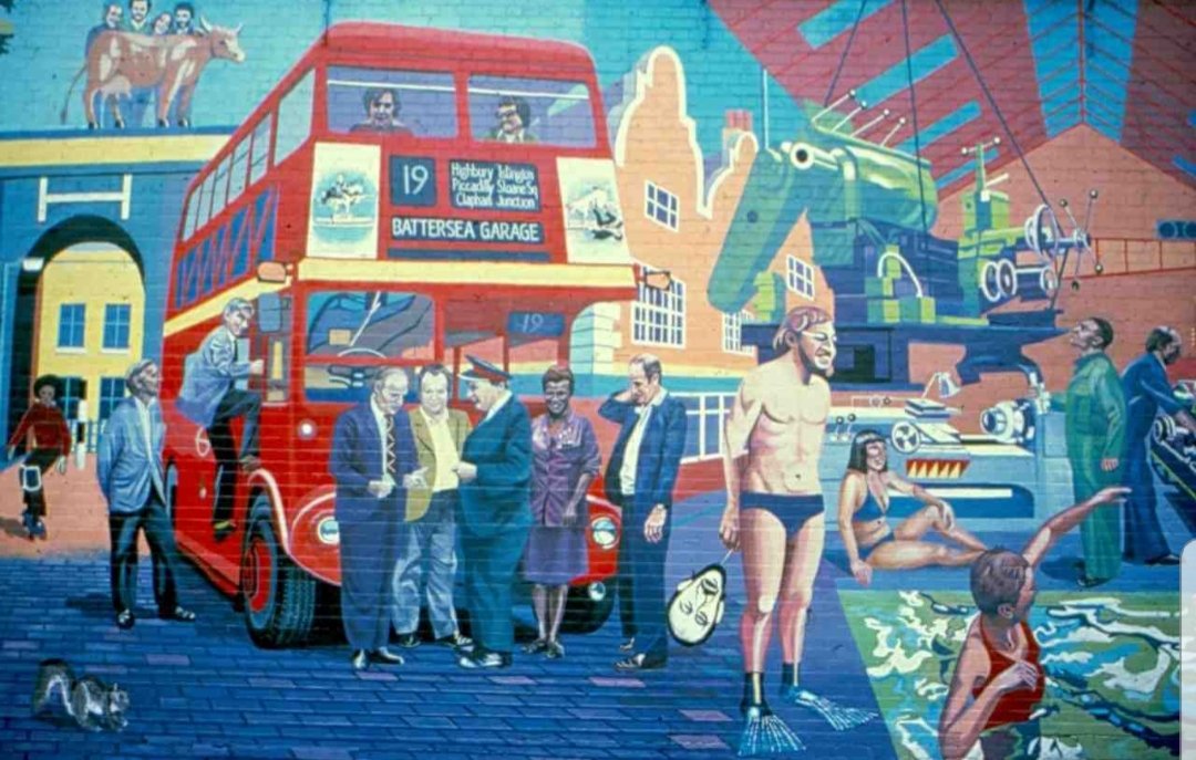 psychinthecity_'s tweet photo. @batterseapower Hi Mr Barnes, have just found you on twitter and wanted to say hi! The man climbing on to the bus is my Grandad, your mural is very special to our family. https://t.co/dudl76ZGHH