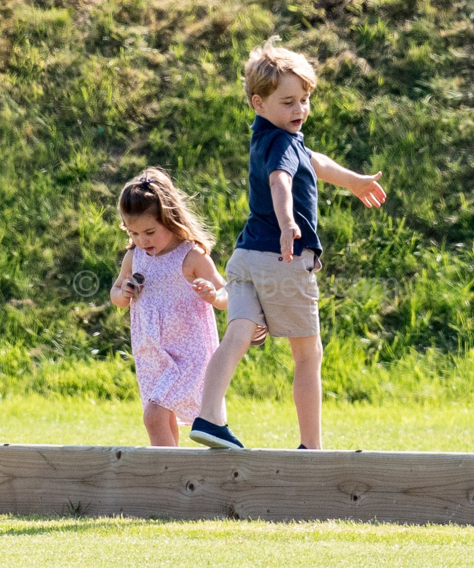 walesfellow's tweet photo. This is a thread. Feel FREE to unfollow me if u CANNOT RESPECT my opinion.
********
Love the normalcy in these photos.

I know #TheCambridges are royalties but they are humans too. I hope we could see pass their statuses &amp; titles. https://t.co/kZSKxR9N0y