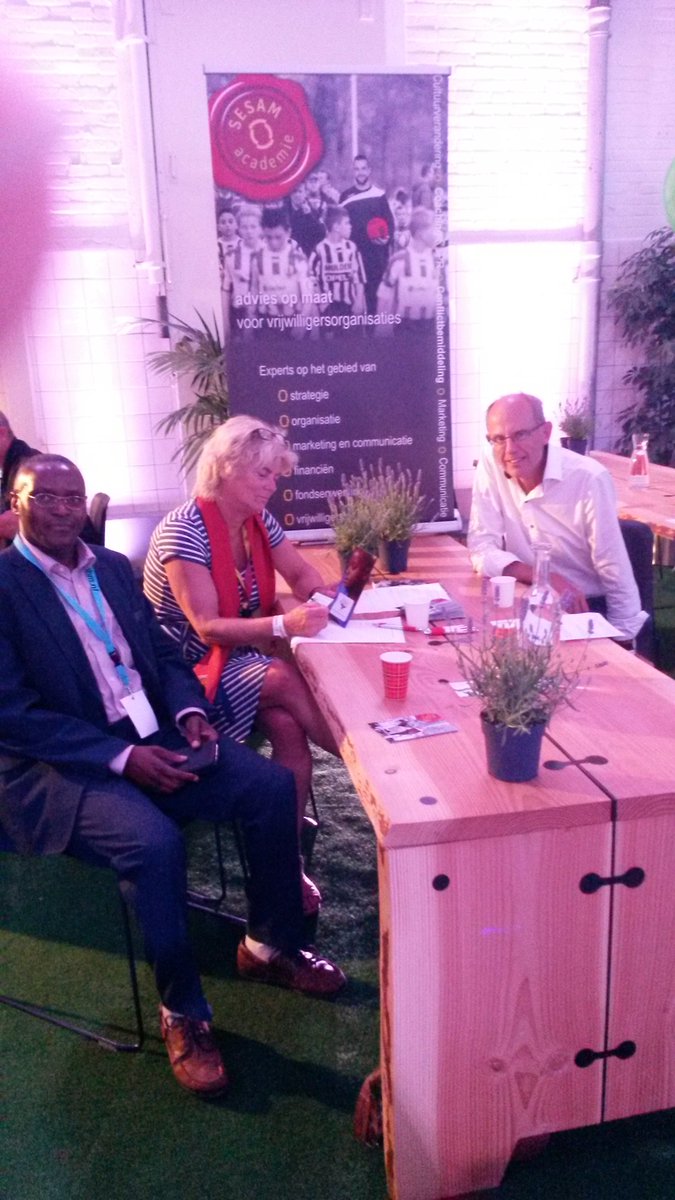 Mooie dag gehad afgelopen zaterdag op <a href="/Wedoenhetsamen_/">We doen het samen</a> Festival in Amersfoort. Veel gesprekken met burgerinitiatiefnemers, nieuwe contacten gelegd. Volgend jaar is <a href="/SESAMacademie/">SESAM academie</a> er graag weer bij!