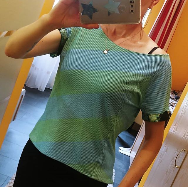 4_PeetsSake's tweet photo. Yes I made a t shirt with silk trim - gonna sport it at @scopeartshow Basel.

#tshirt #debut at #artshow - #basel is on fire with #art - I have passes to #scopebasel if you're #here https://t.co/qerqZozOqL https://t.co/Fsgw7jFgnL