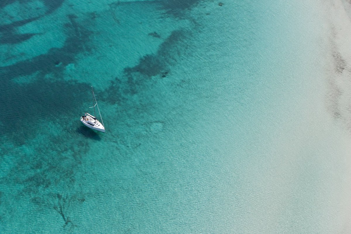 luxchartersibz's tweet photo. Hot days, ocean dips dreaming in blue... Welcome to Monday Blues in Ibiza. #ibizaboatcharter #summerinibiza #boatrentalibiza https://t.co/KJWHtxzPmz
