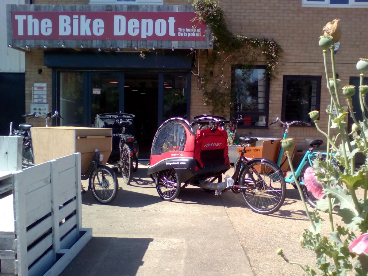 #MondayMotivation what a glorious day for a #bike ride in #Cambridge! Come and try one of our #Cargobikes, <a href="/Circecycles/">CirceCycles</a> Tandems or <a href="/frogbikes/">Frog Bikes</a>. Enjoy commuting by bike as a family every week. #BikeWeekUK #bikelife
