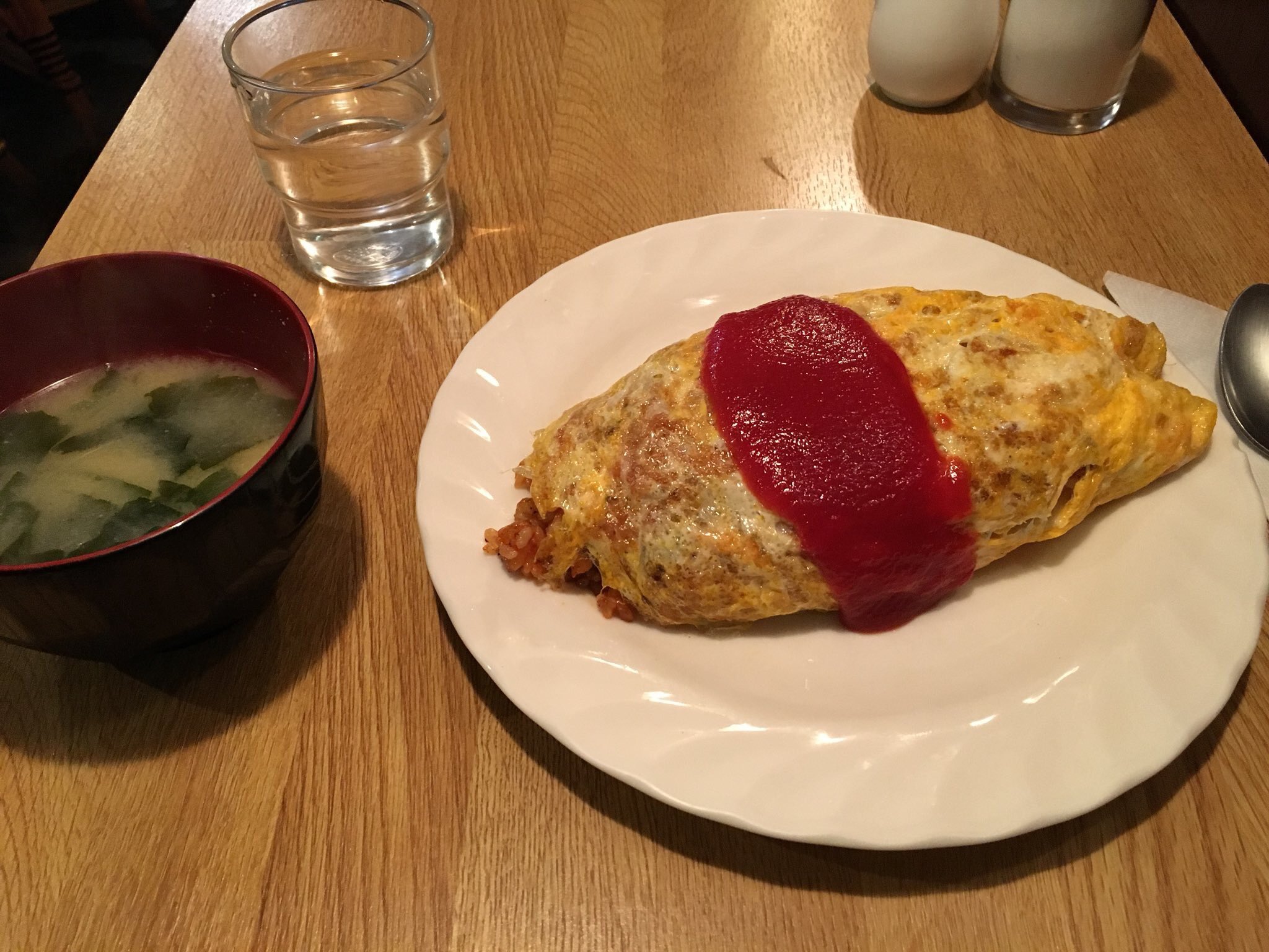 Higashinodesu エッ 閉店までにハンバーグ食べに行きます 残念 Rt Garaguda さよなら 昭和53年創業 港区白金台の喫茶店 Roro ロロ が 6月28日をもって閉店 ブラックマヨネーズの小杉竜一 東野幸治や木村祐一などの吉本芸人も食べにくるという