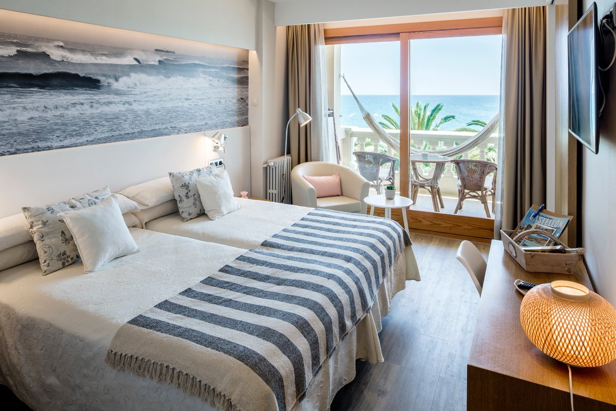 HOTEL VORAMAR (@hvoramar) on Twitter photo Las vacaciones son un estado mental, pero la atmósfera ayuda mucho!
Hotel <a href="/HVORAMAR/">HOTEL VORAMAR</a> Las vacaciones son un estado mental, pero la atmósfera ayuda mucho!
Hotel <a href="/HVORAMAR/">HOTEL VORAMAR</a>